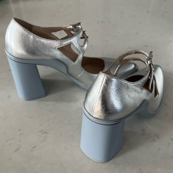 Prada metallic silver leather dual strap mary jane shoes with block heel. - Picture 4 of 14
